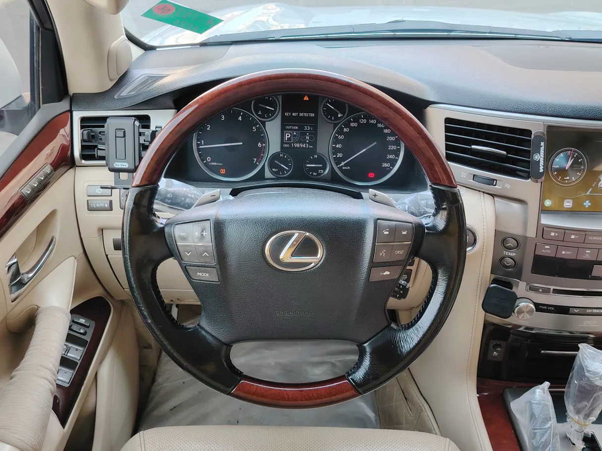 Car image 26