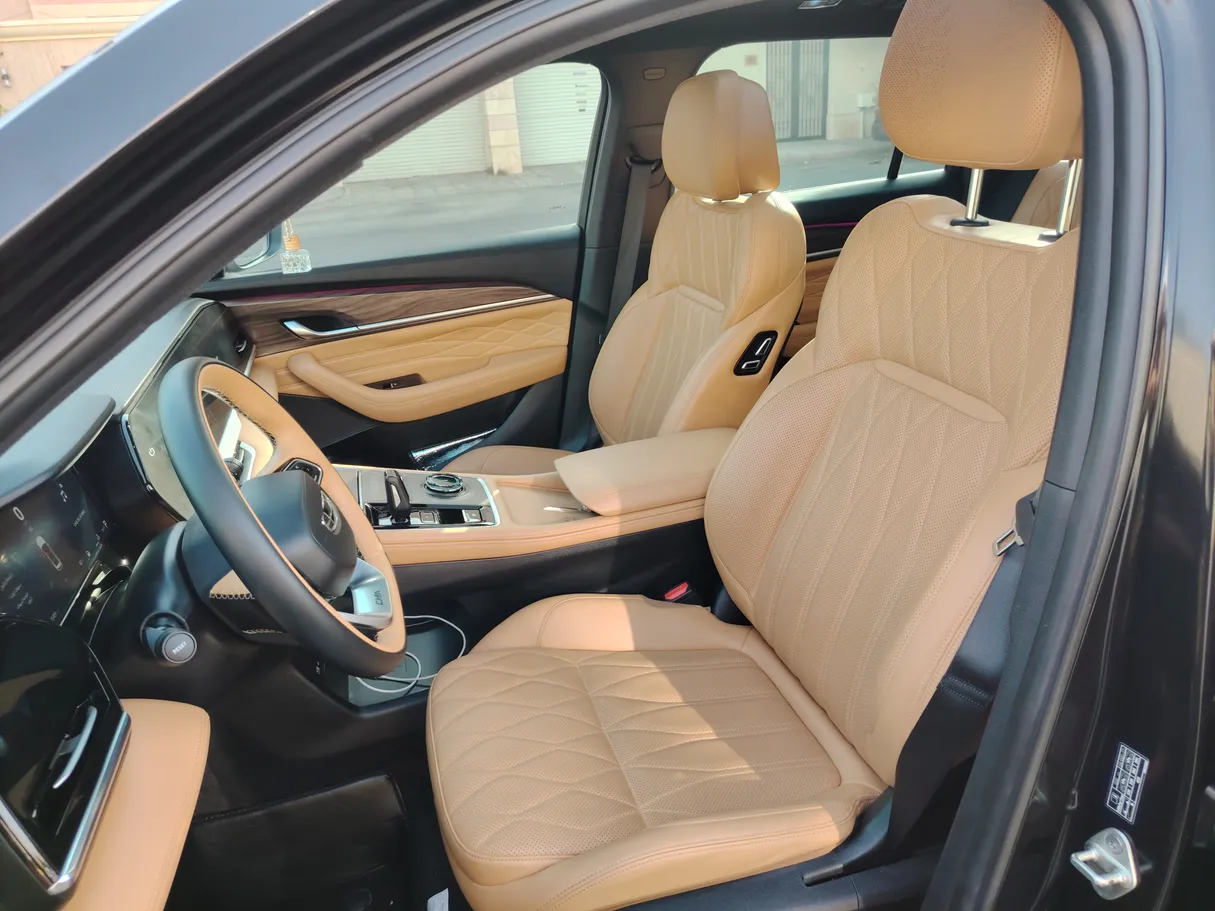 Car image 13