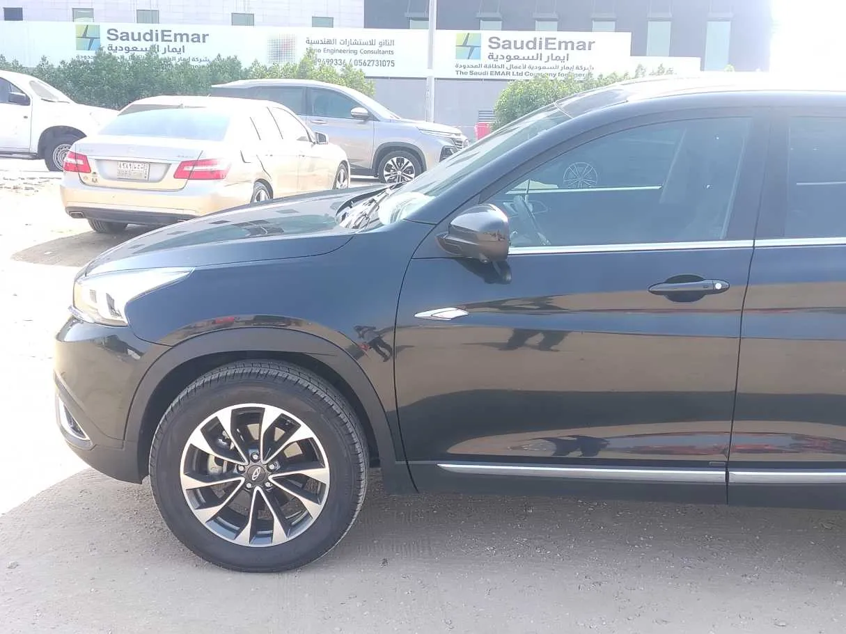 Car image 9