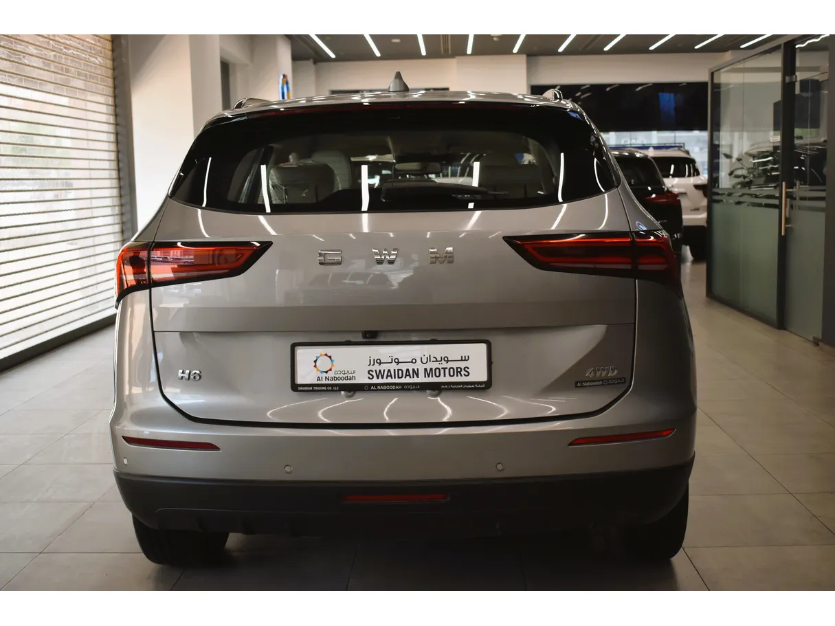 Car image 9