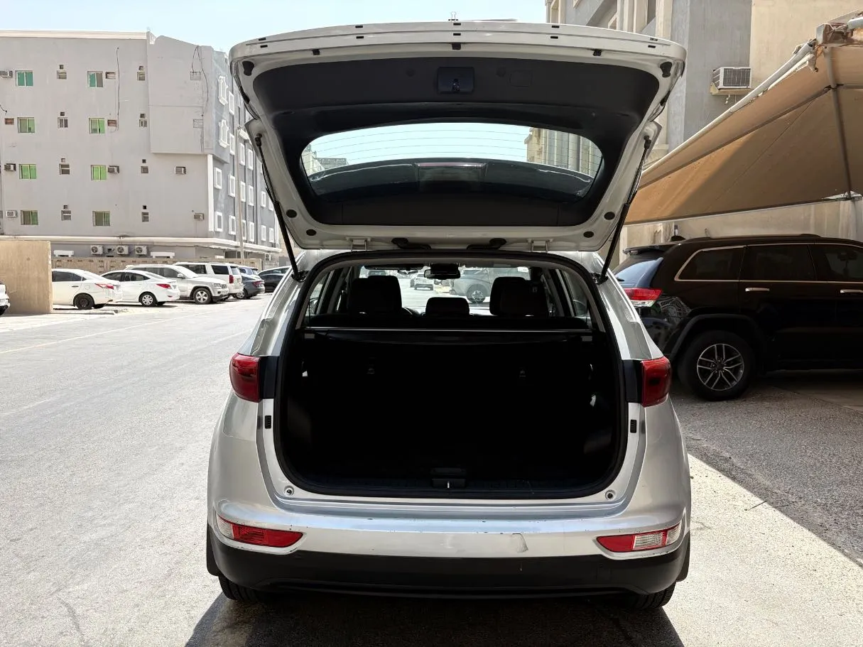 Car image 23