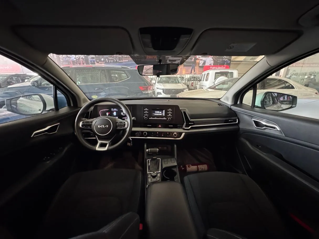 Car image 11