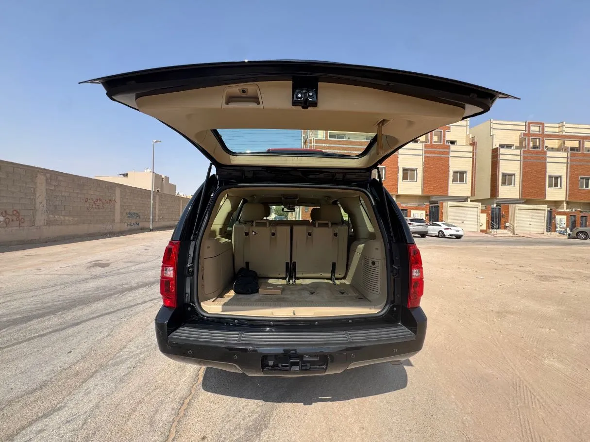 Car image 19