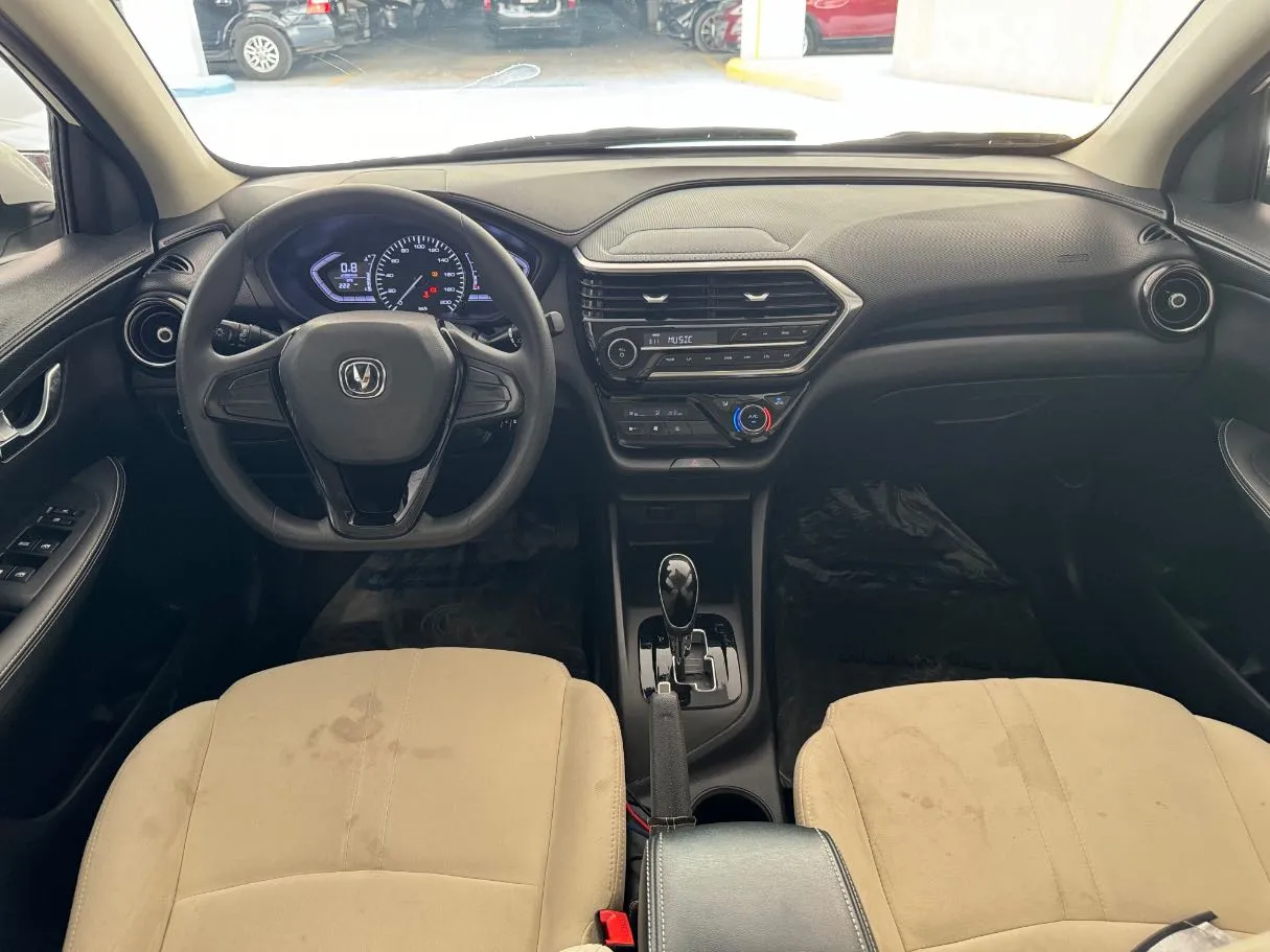 Car image 17