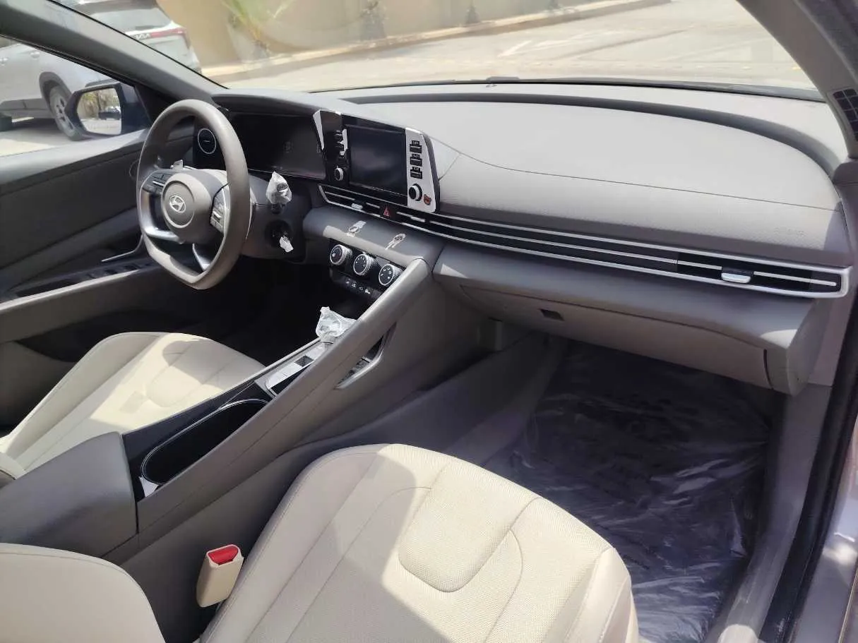 Car image 14