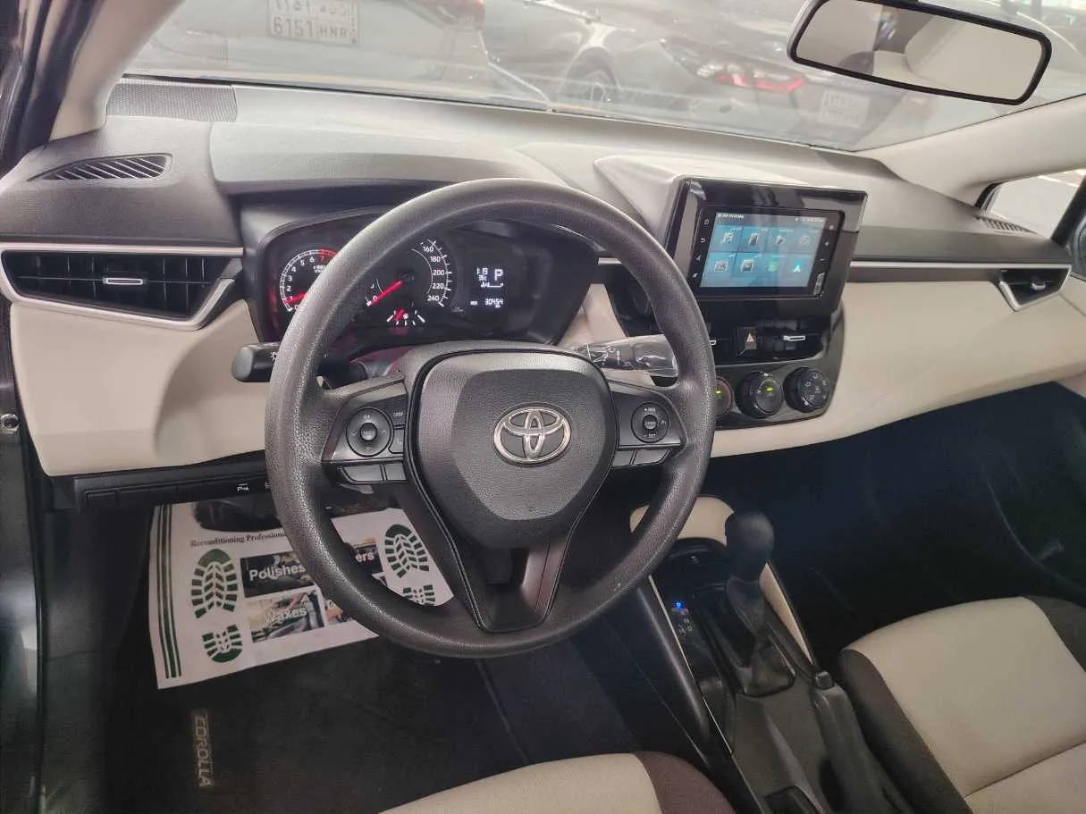 Car image 14