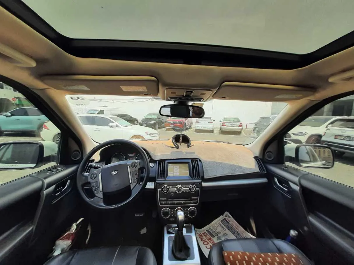 Car image 14