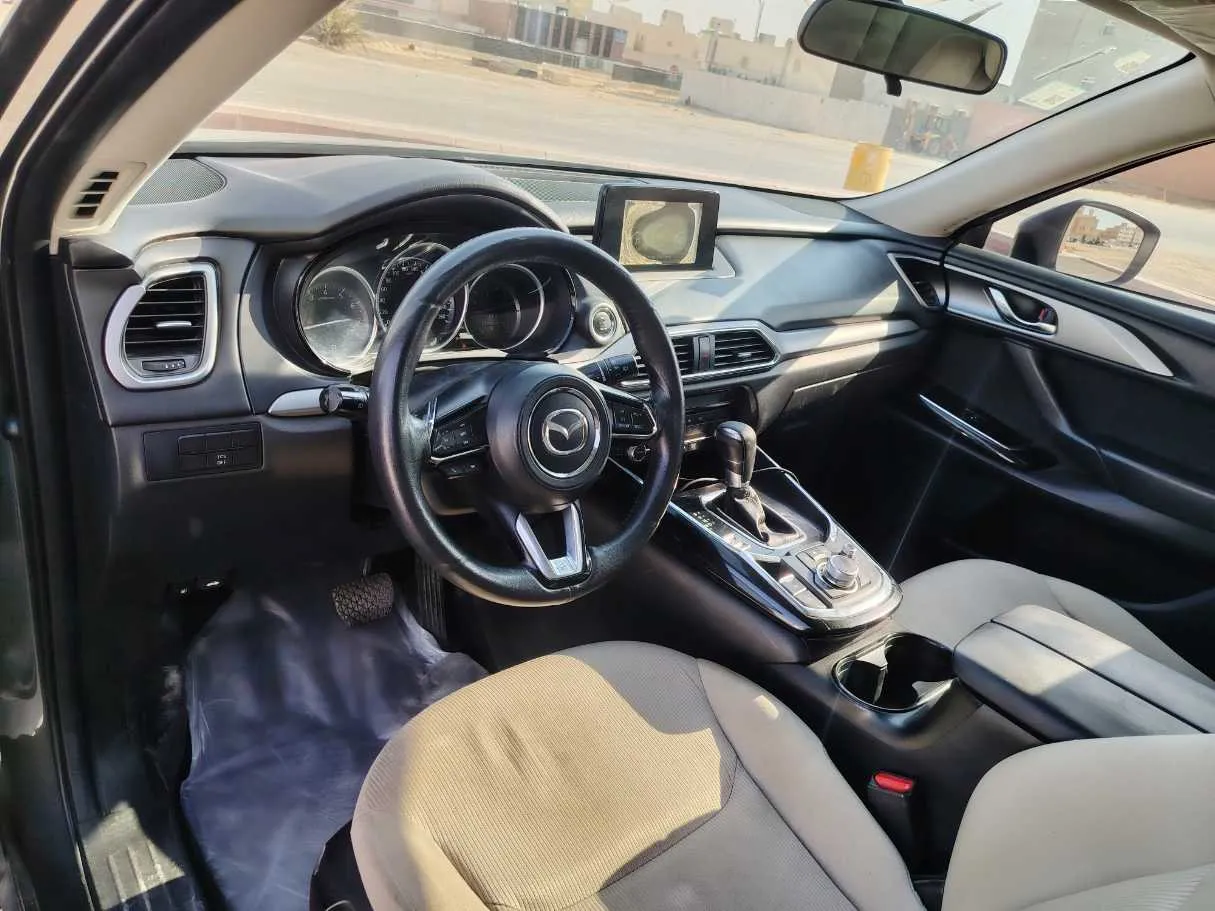 Car image 12