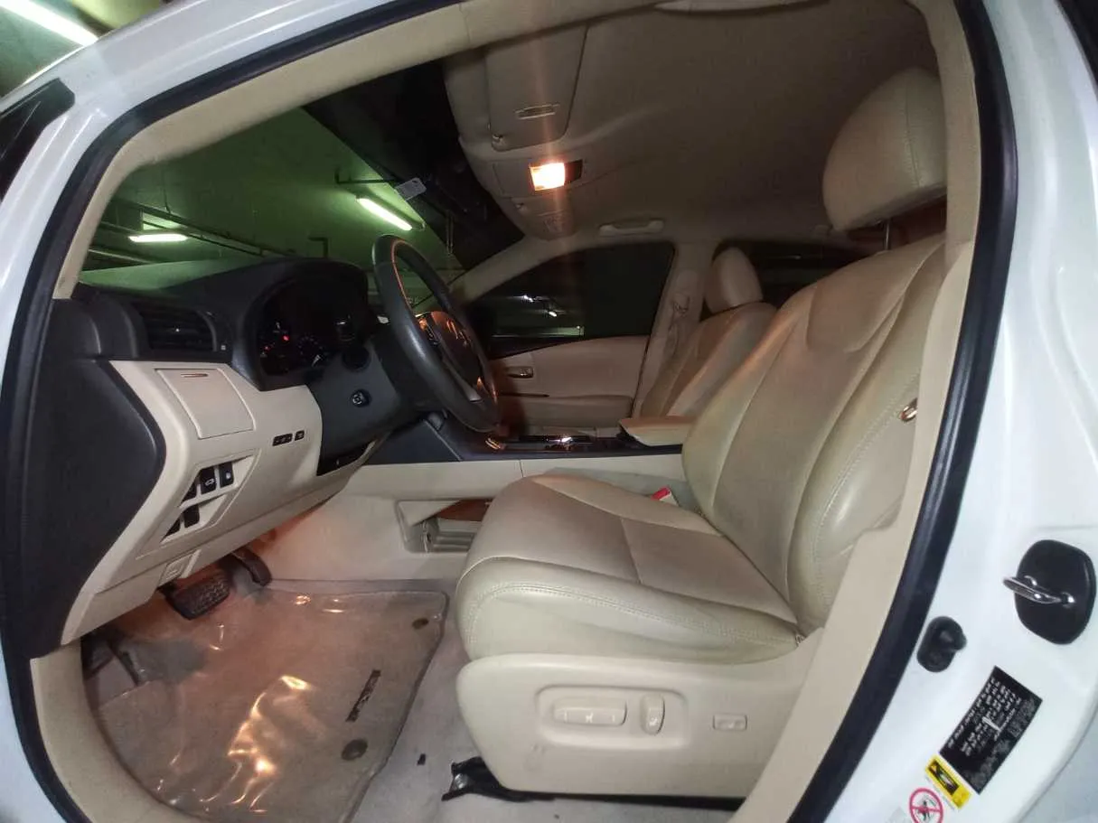 Car image 8