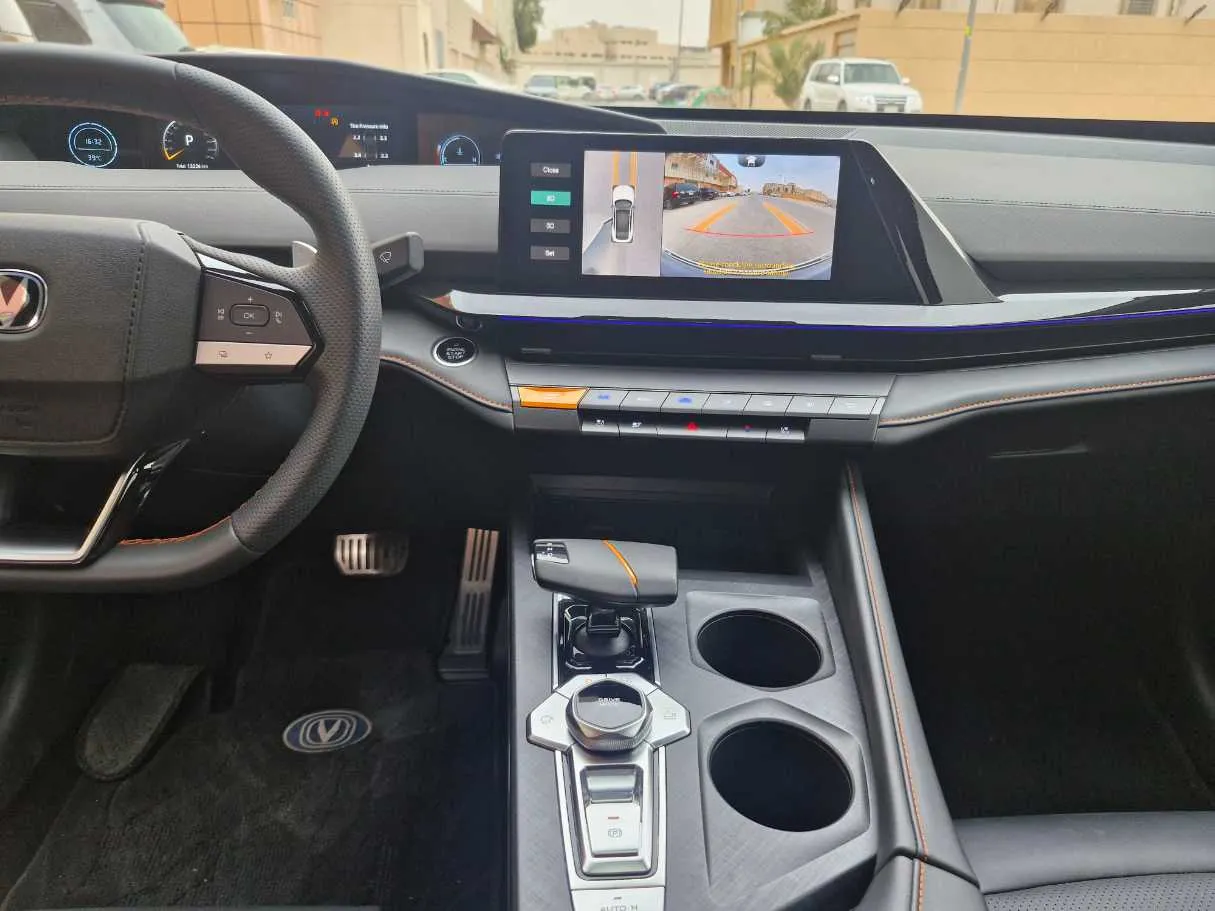 Car image 16