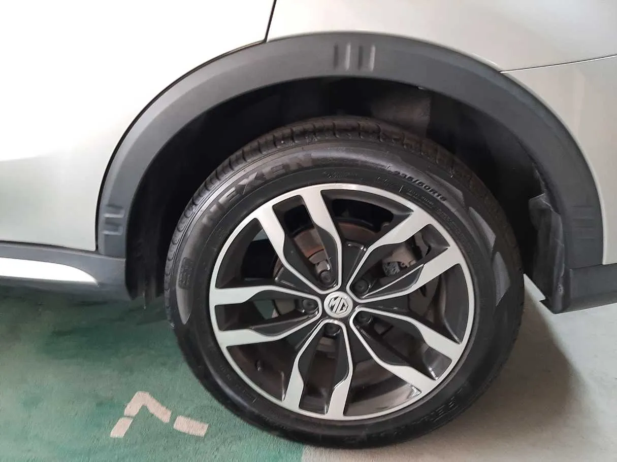 Car image 9