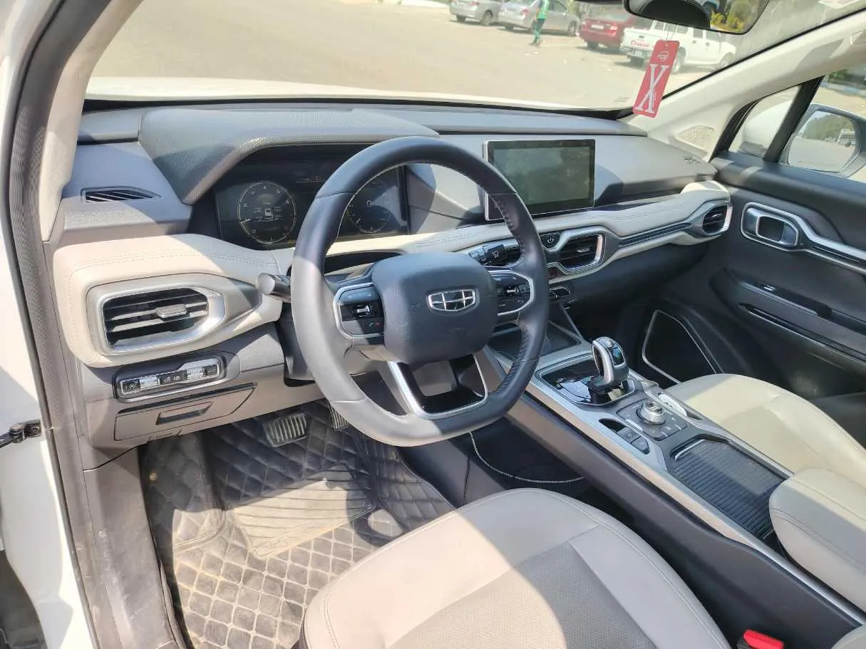 Car image 13