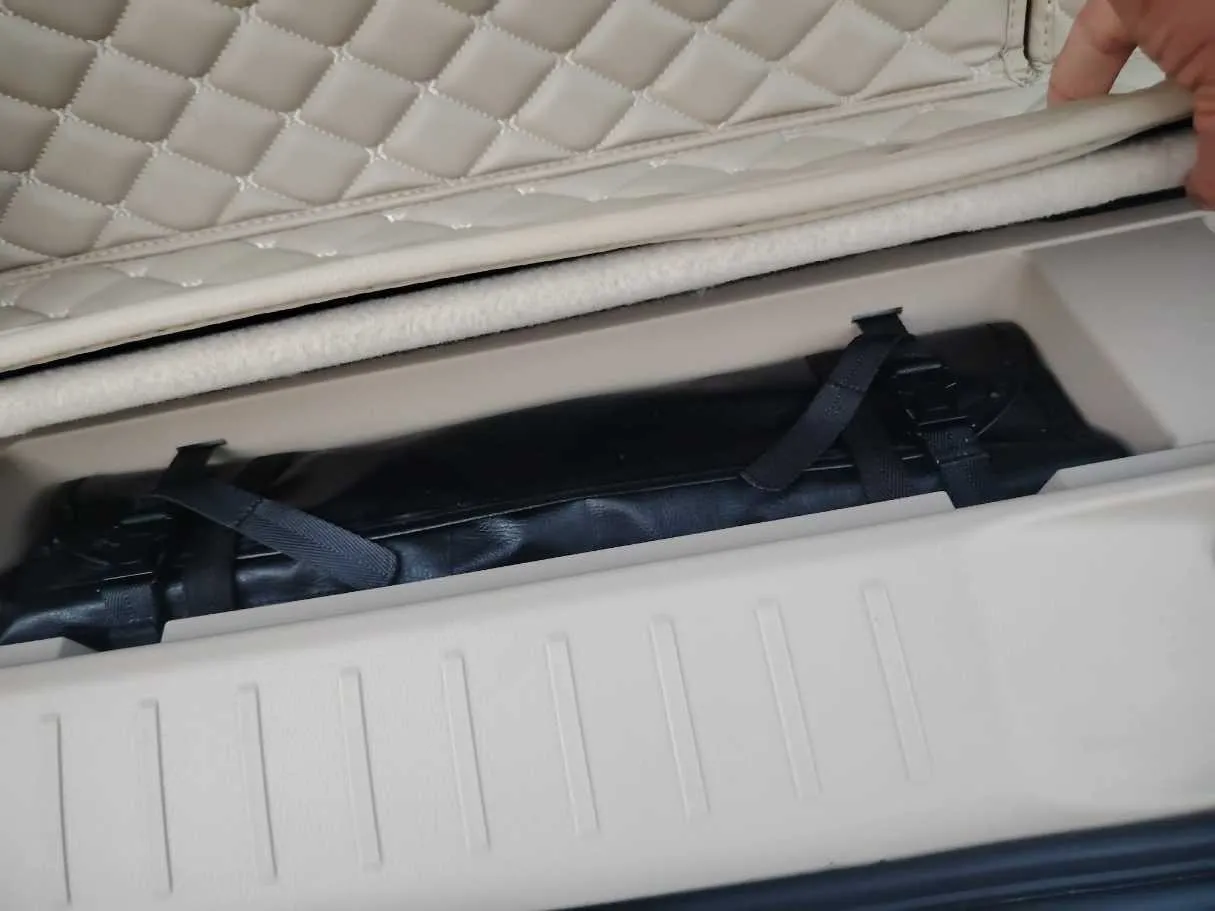 Car image 35