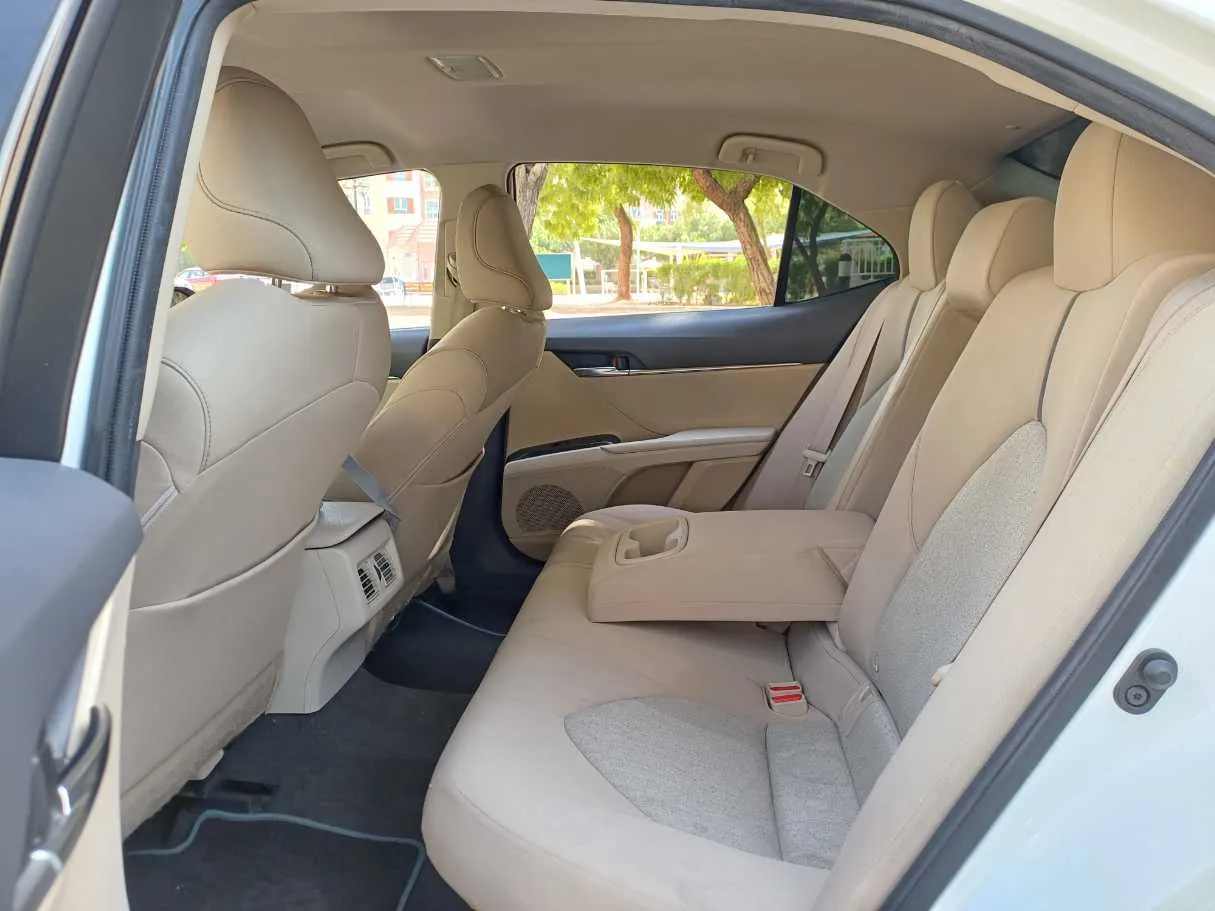 Car image 13