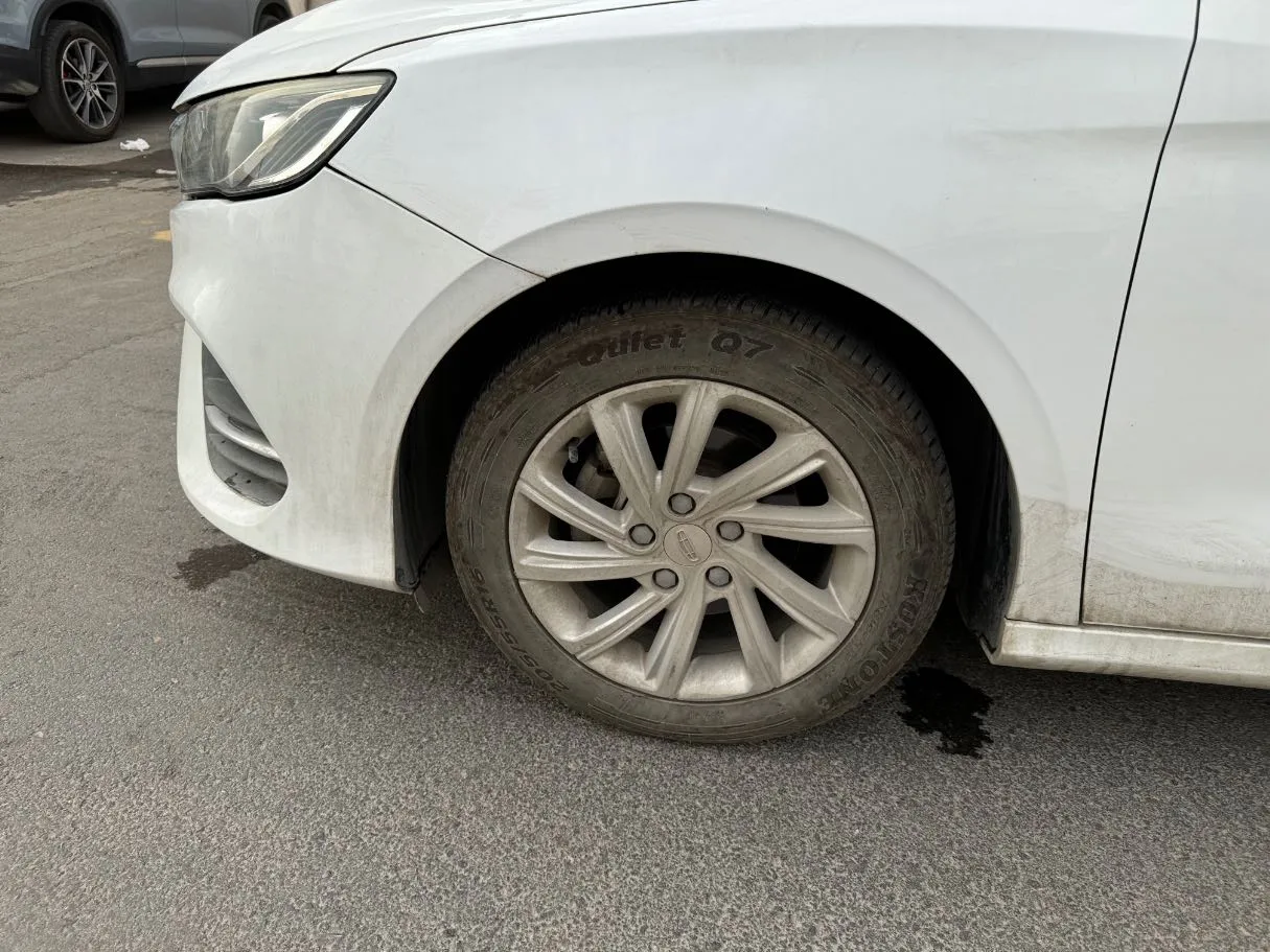 Car image 8