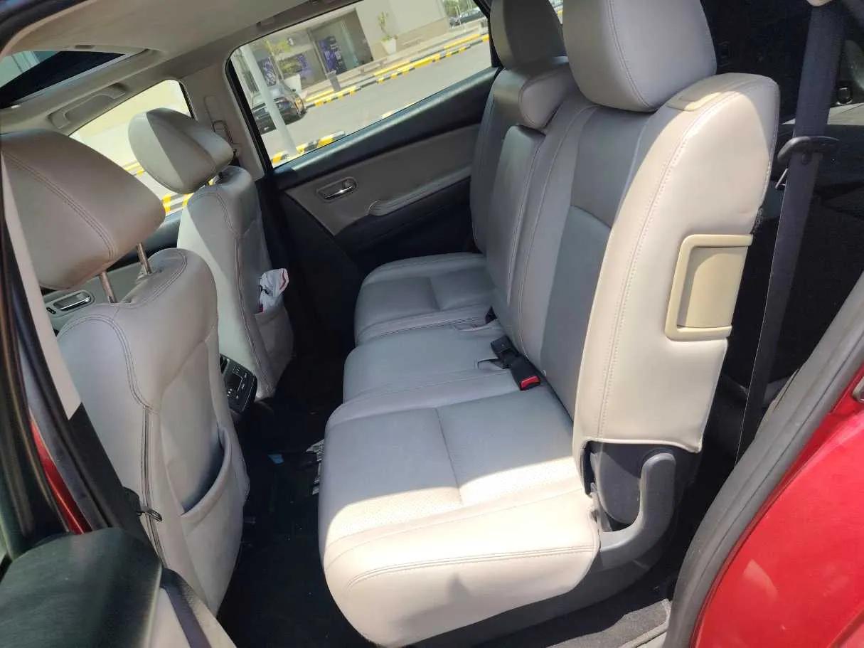 Car image 15