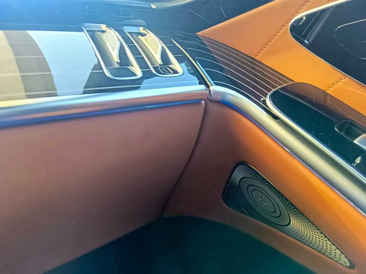 Car image 40