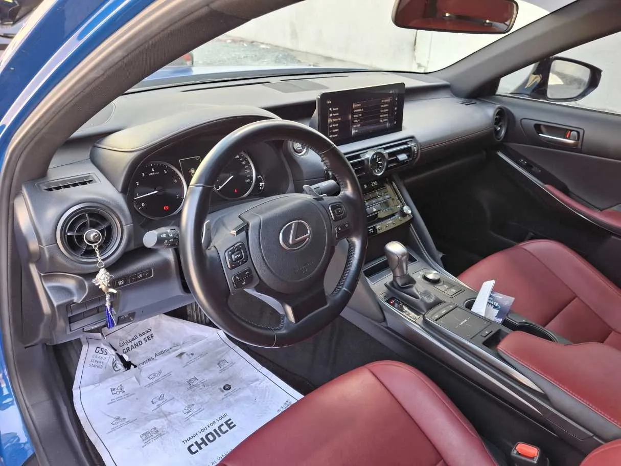 Car image 14