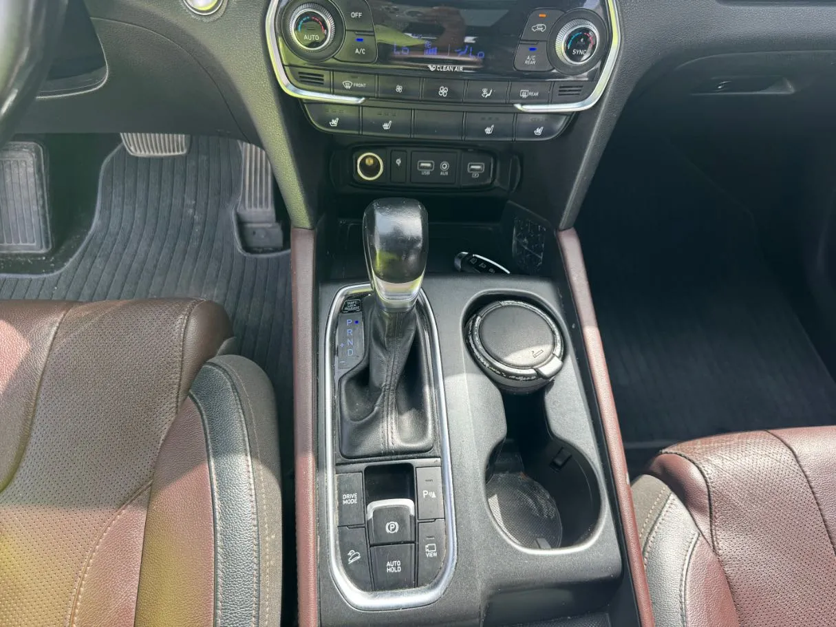 Car image 15