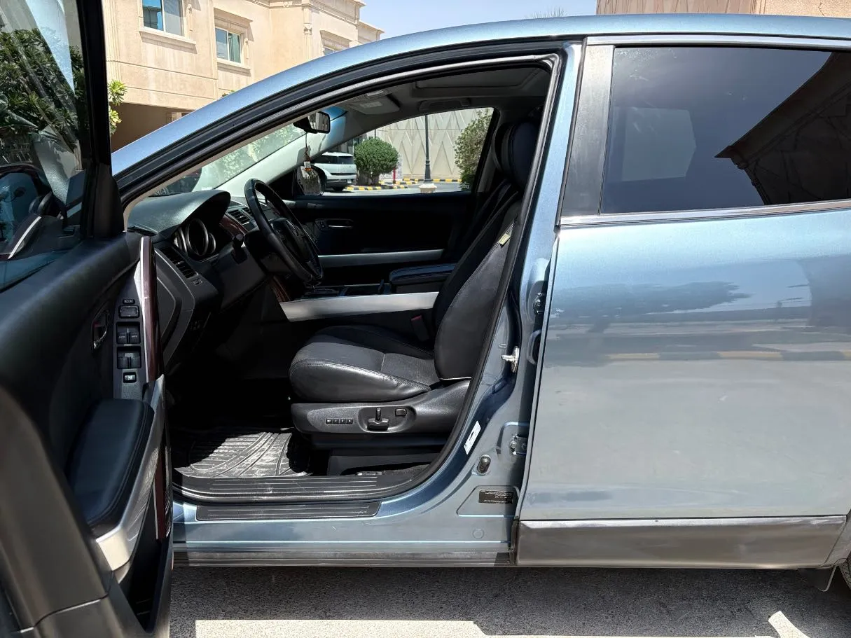 Car image 12