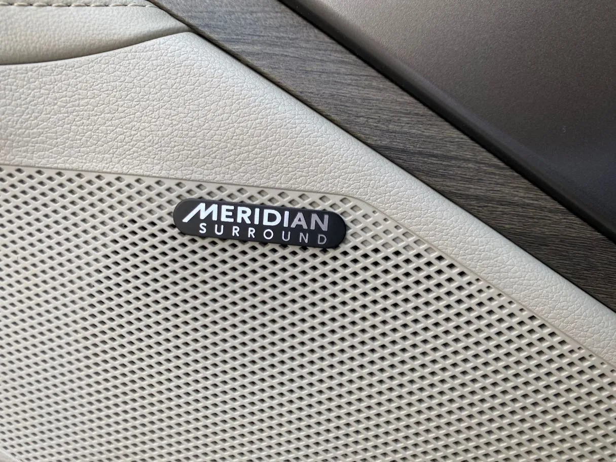Car image 26
