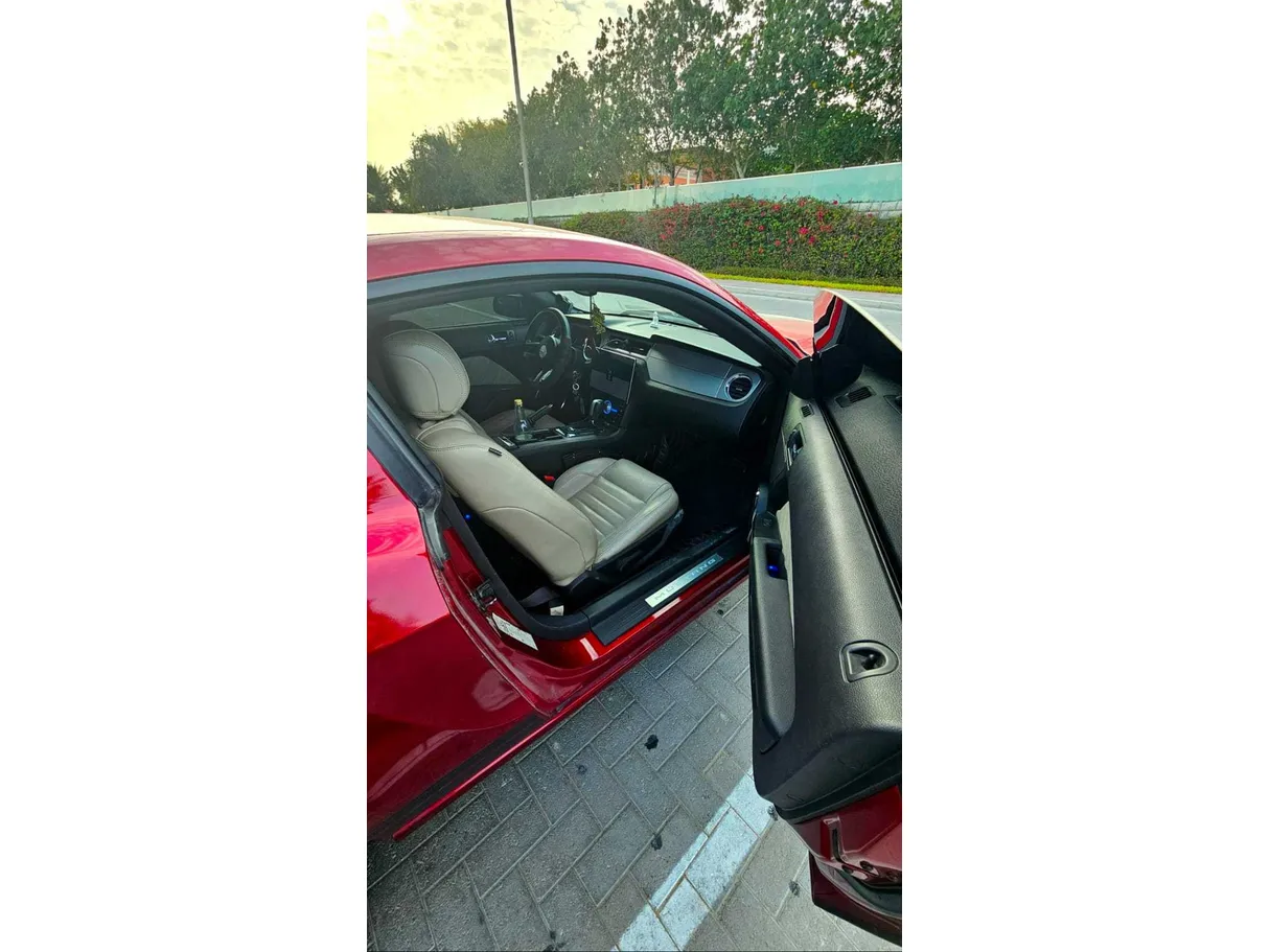 Car image 9