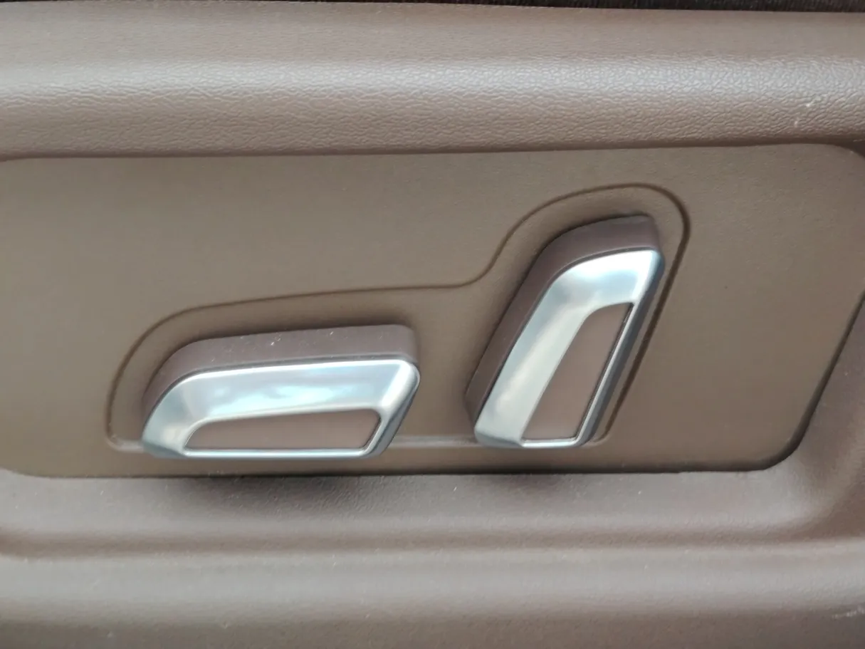 Car image 35