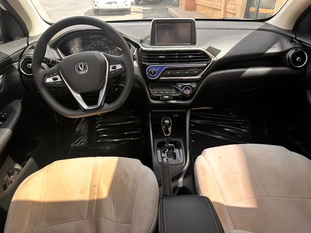 Car image 16