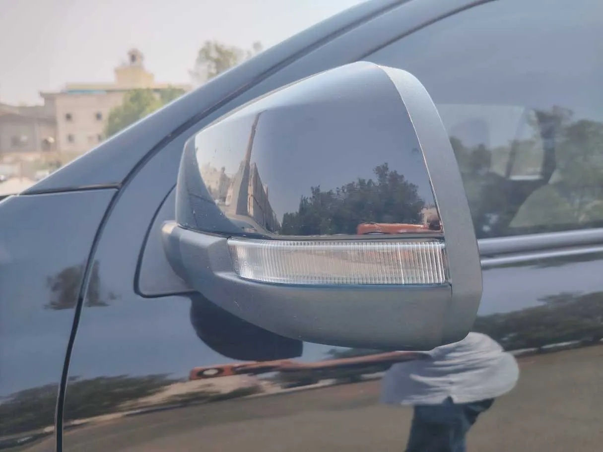 Car image 30