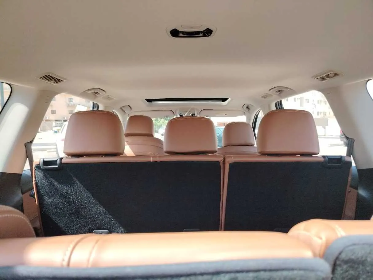 Car image 25