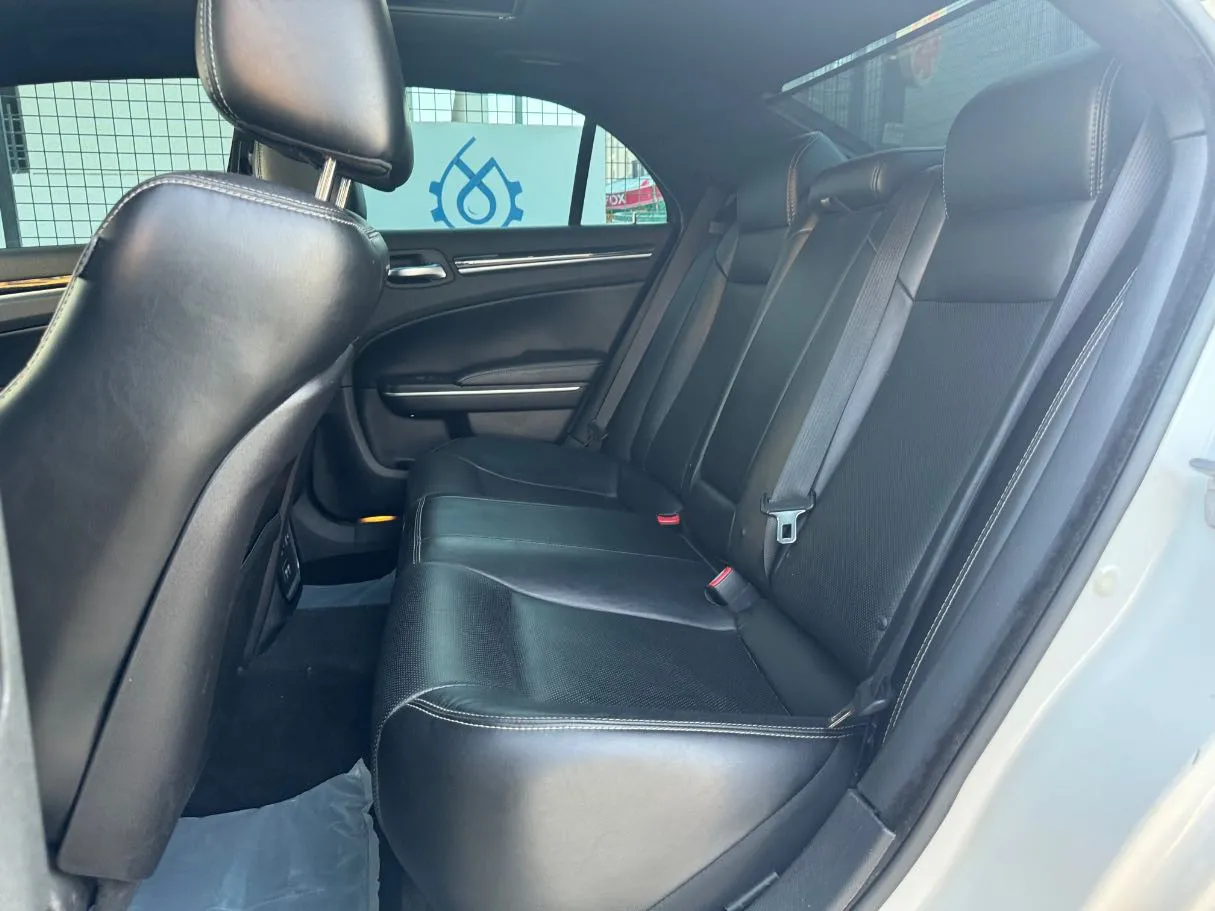 Car image 13