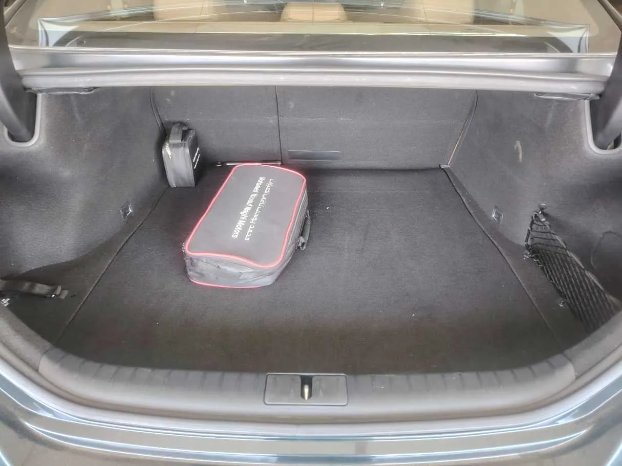 Car image 30
