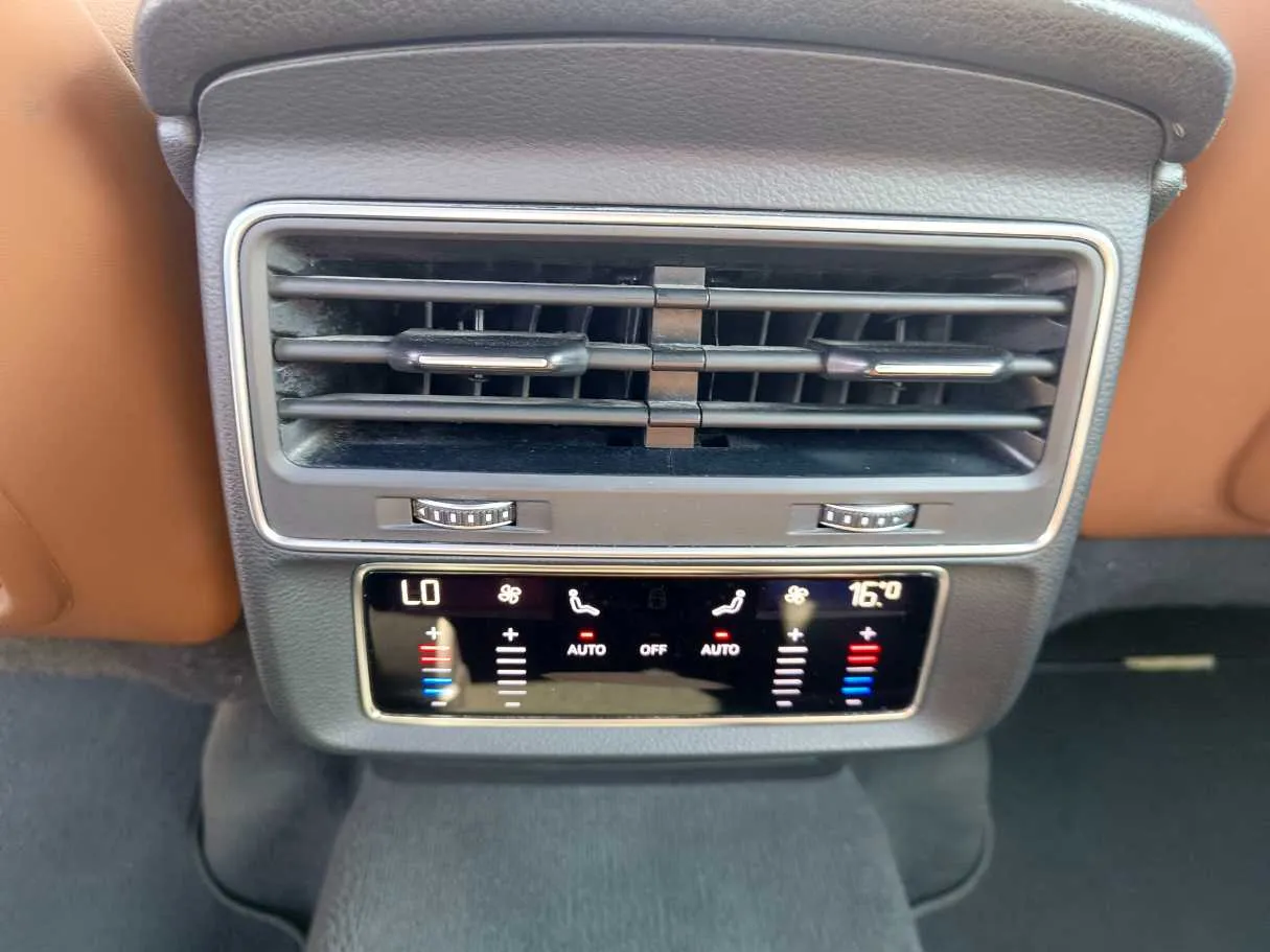 Car image 35