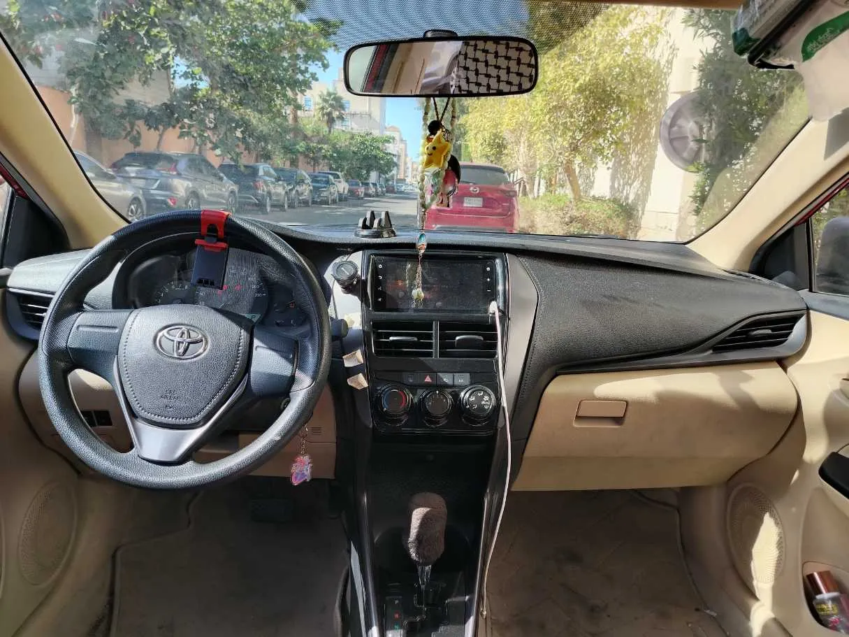 Car image 19