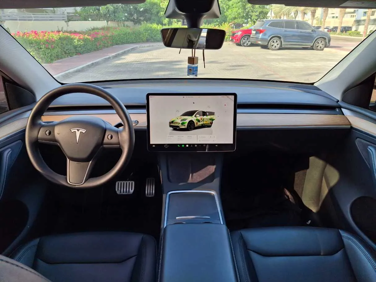 Car image 14