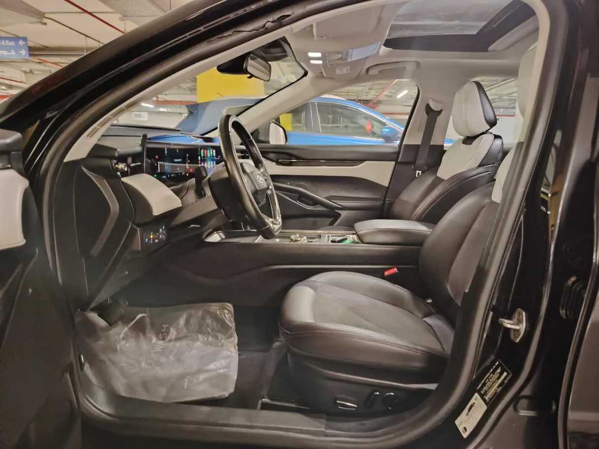 Car image 15