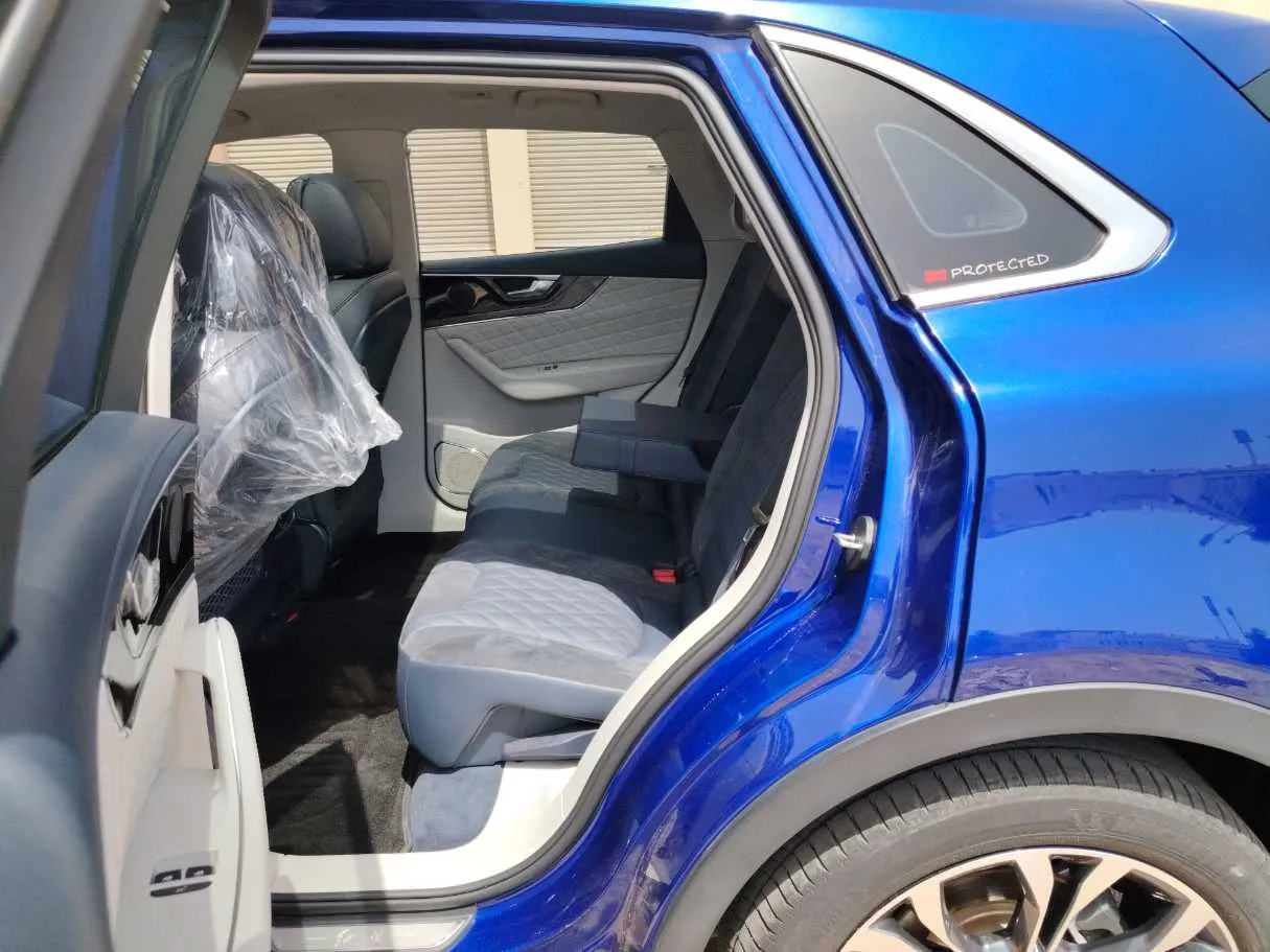 Car image 15