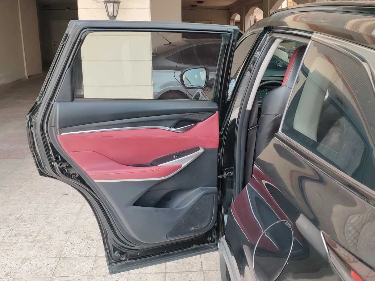 Car image 14