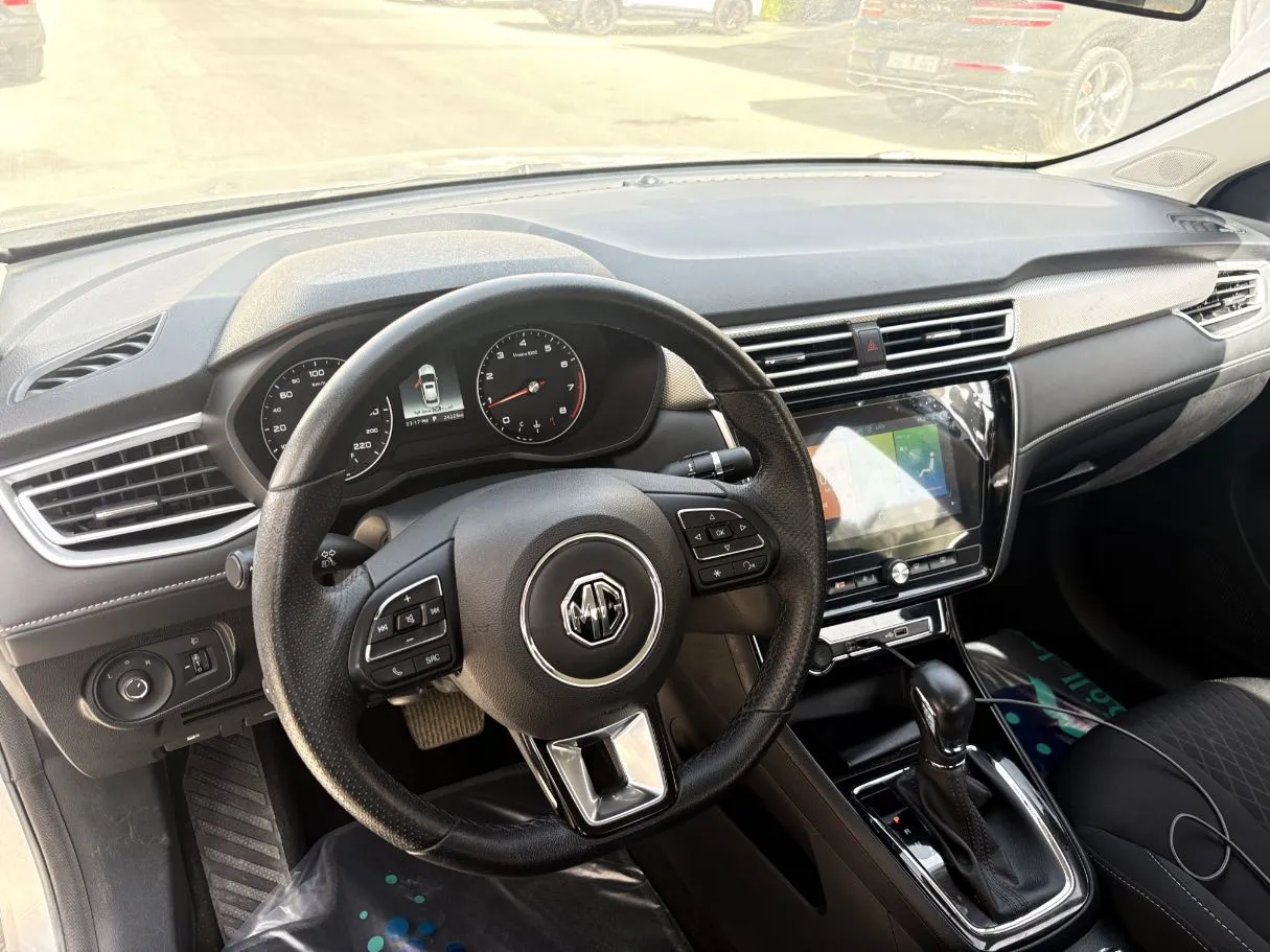 Car image 12