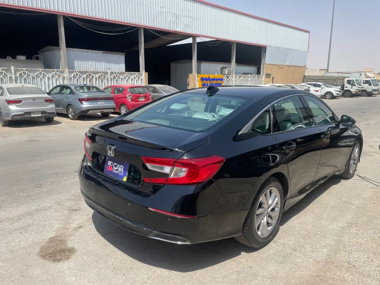 Car image 5