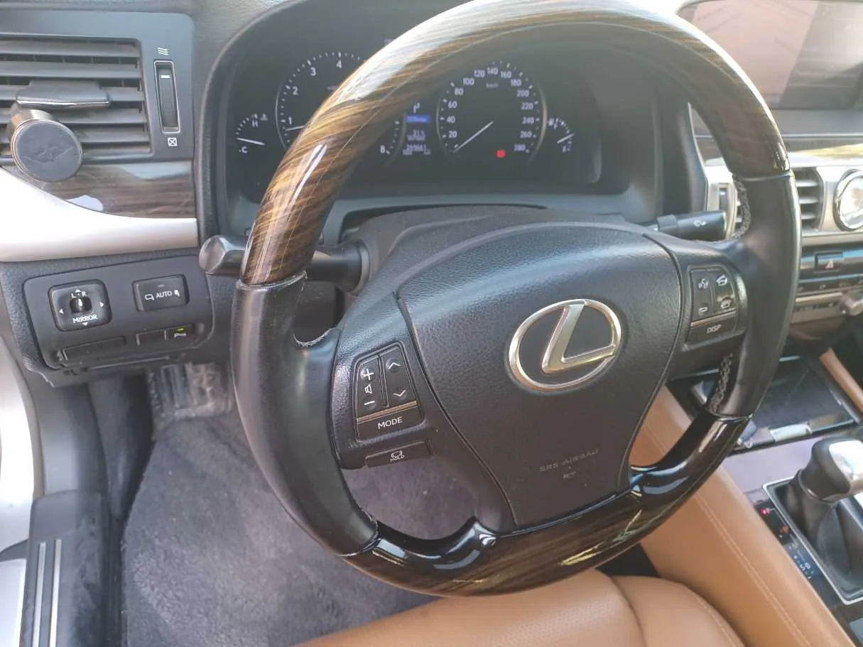Car image 18
