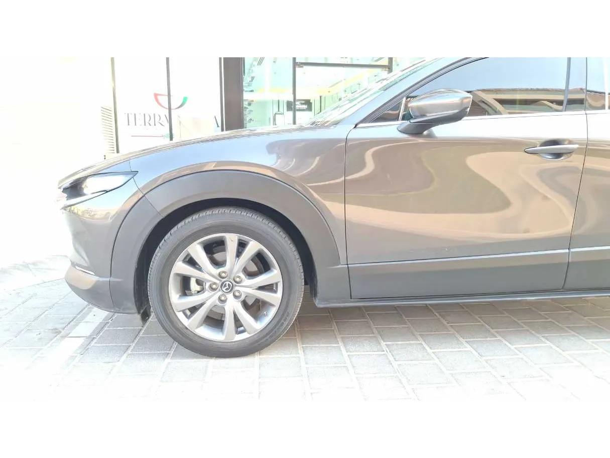 Car image 9