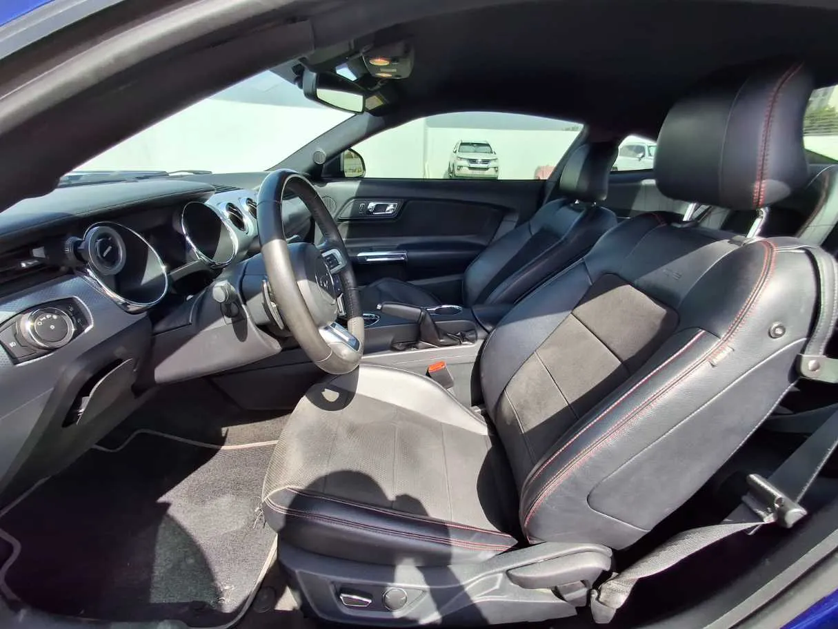 Car image 12