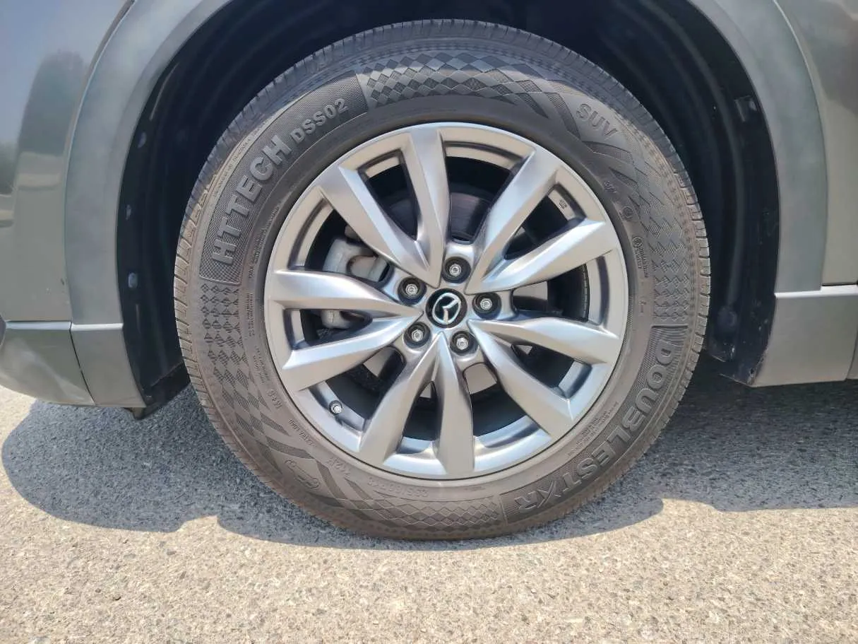 Car image 8
