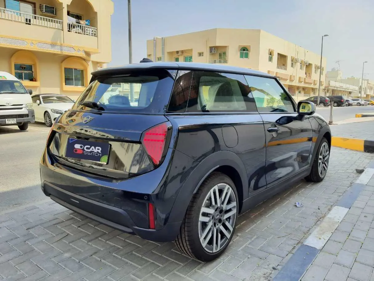 Car image 7