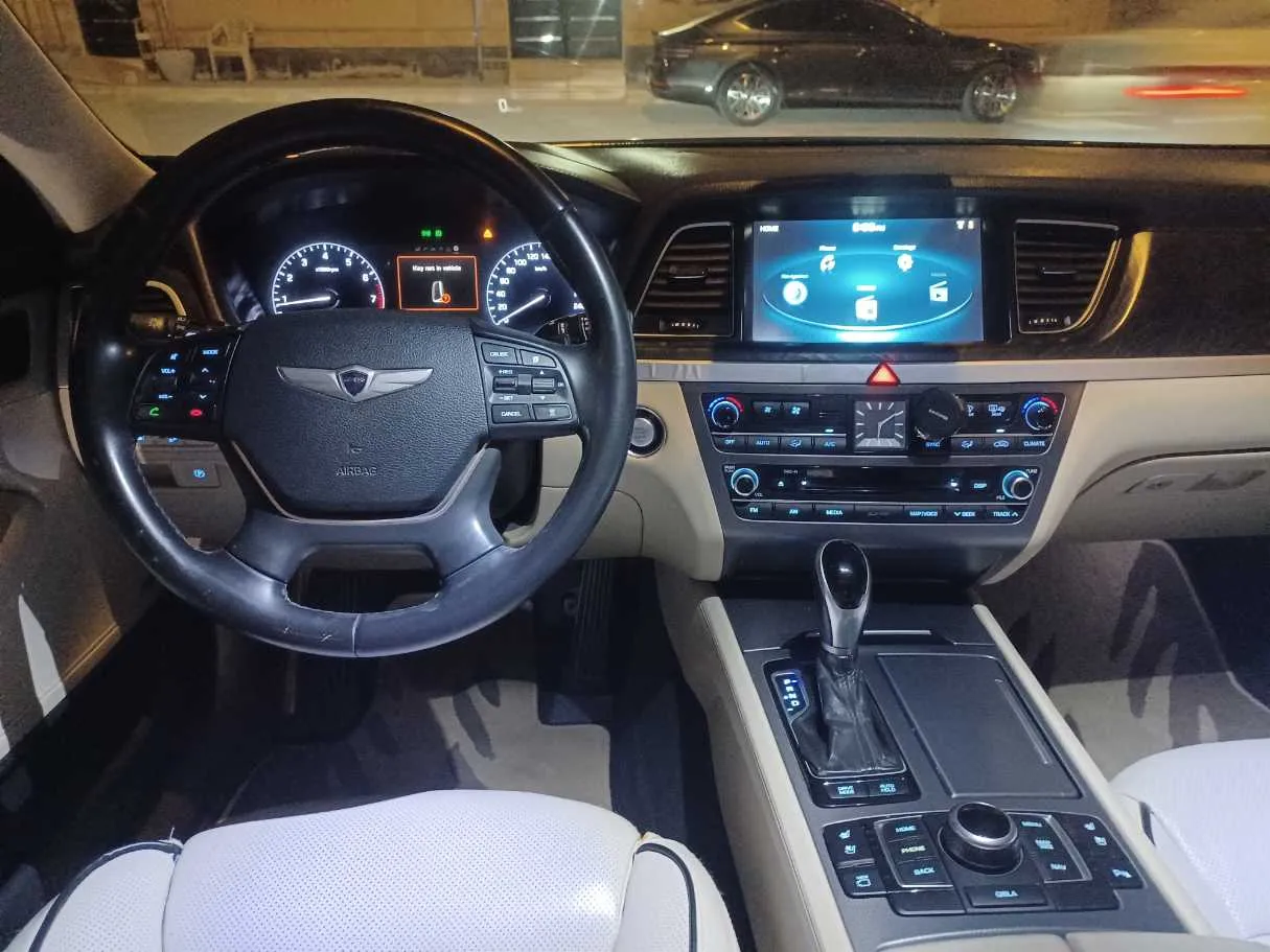 Car image 16