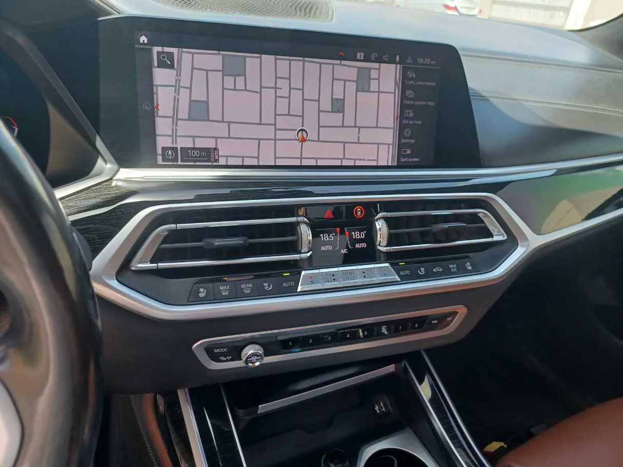 Car image 19