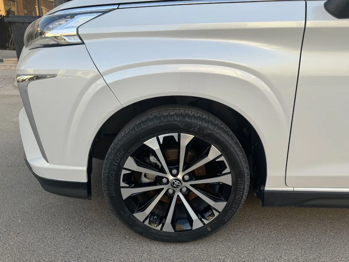Car image 9