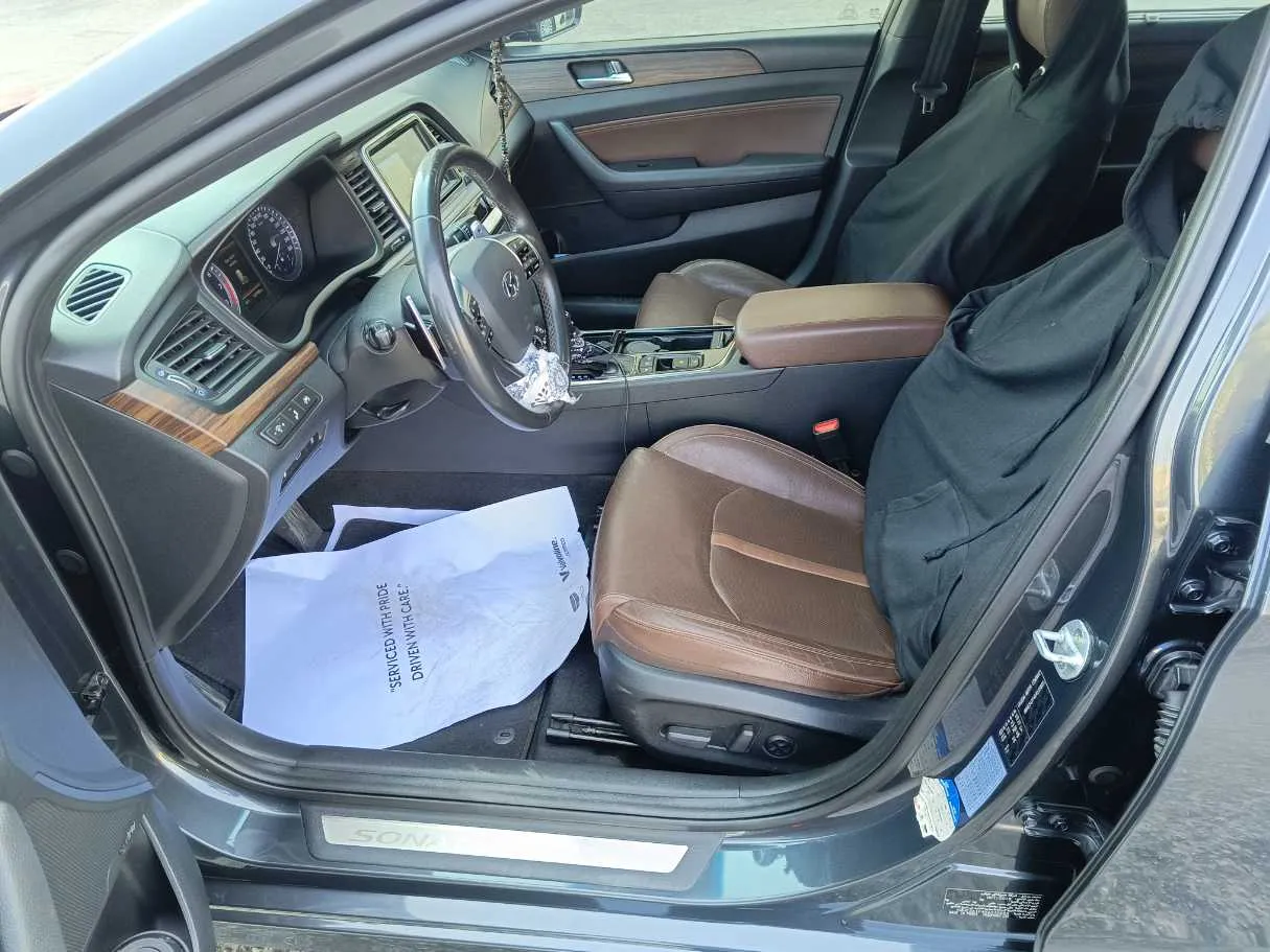 Car image 15