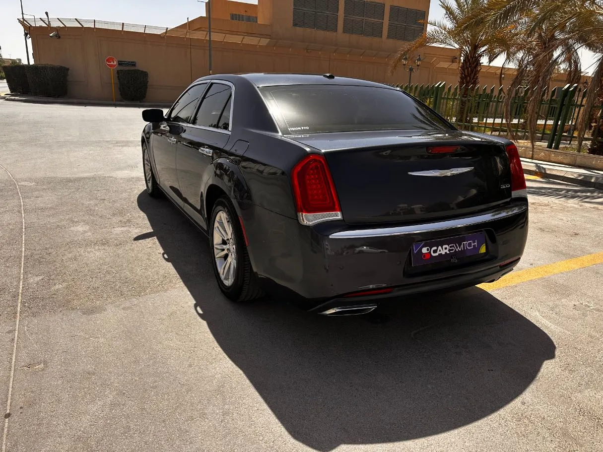 Car image 7